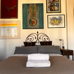 https://luxury-apartments-2-bedrooms-teatro-cervantes-center.1costadelsol.com